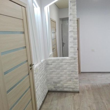 Apartment On Kryvorizhstal Street 35-24 Kryvyj Rih Exteriér fotografie